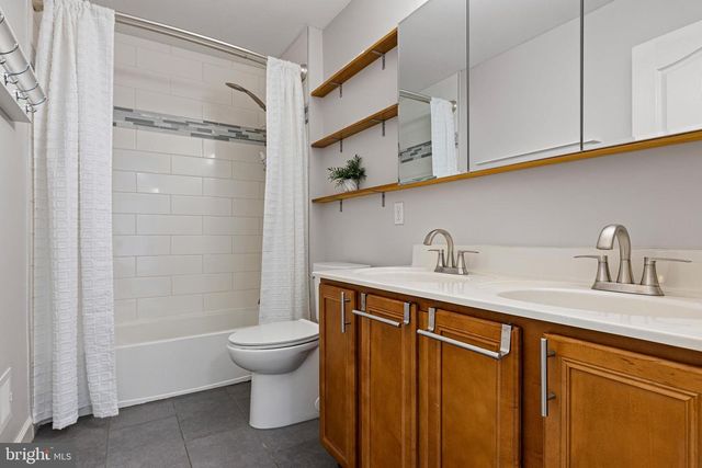 737 MEADOWBANK RD, Kennett Square, PA 19348
