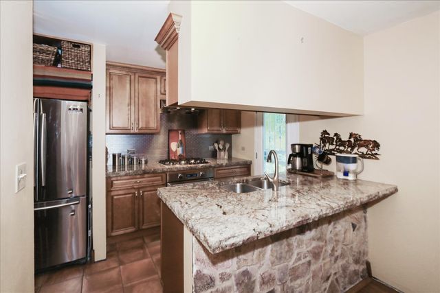 1540 N Broadmoor Court, Palatine, IL 60067