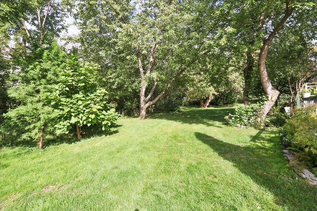 1540 N Broadmoor Court, Palatine, IL 60067