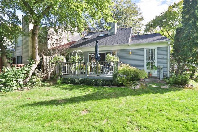 1540 N Broadmoor Court, Palatine, IL 60067