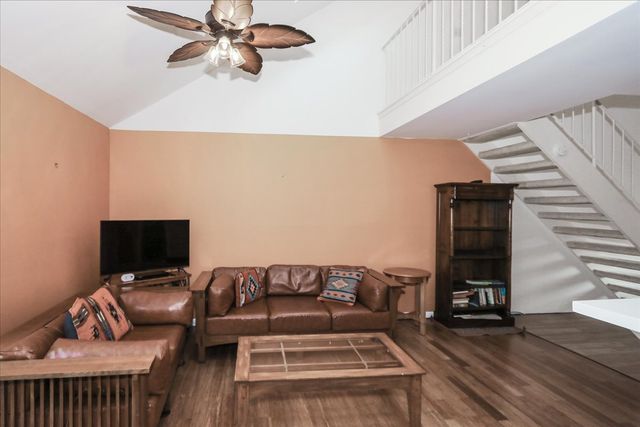 1540 N Broadmoor Court, Palatine, IL 60067