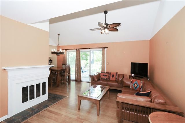 1540 N Broadmoor Court, Palatine, IL 60067