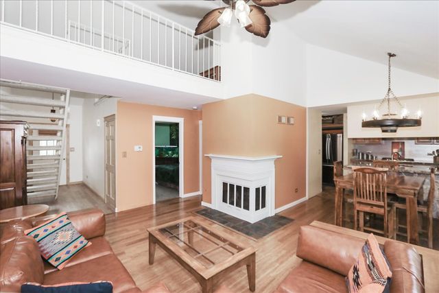 1540 N Broadmoor Court, Palatine, IL 60067