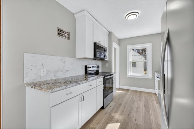 317 W Le Claire Road, Eldridge, IA 52748