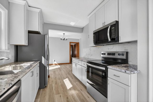 317 W Le Claire Road, Eldridge, IA 52748