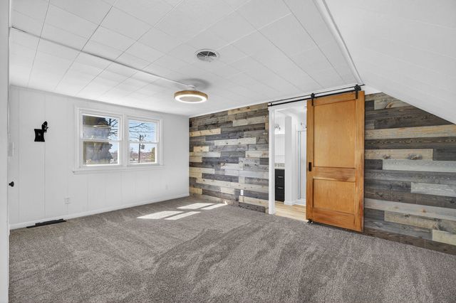 317 W Le Claire Road, Eldridge, IA 52748