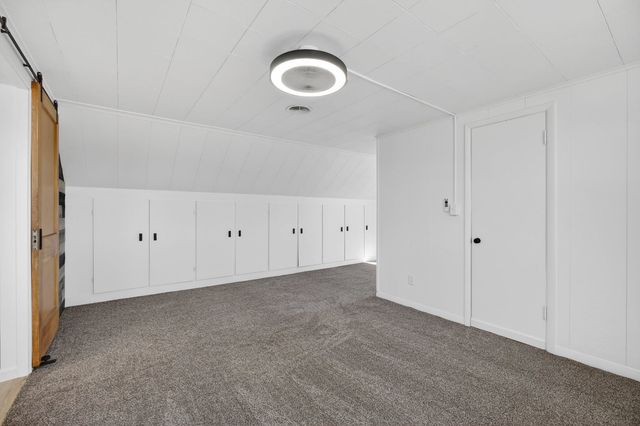 317 W Le Claire Road, Eldridge, IA 52748