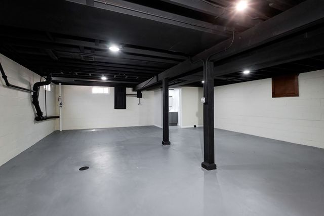 317 W Le Claire Road, Eldridge, IA 52748