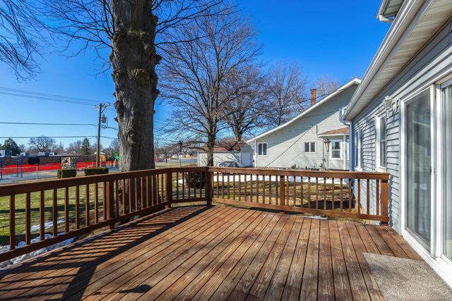 317 W Le Claire Road, Eldridge, IA 52748