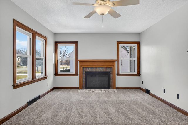 317 W Le Claire Road, Eldridge, IA 52748