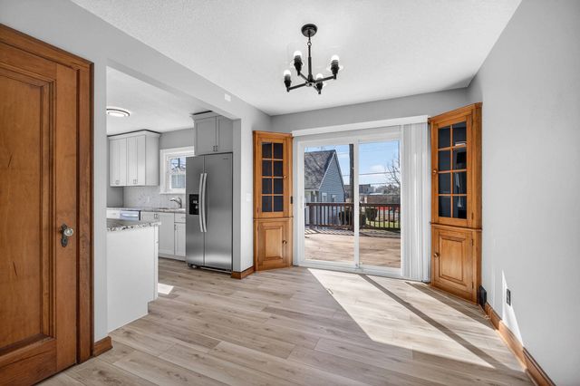 317 W Le Claire Road, Eldridge, IA 52748