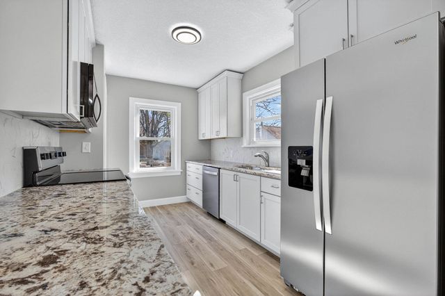 317 W Le Claire Road, Eldridge, IA 52748