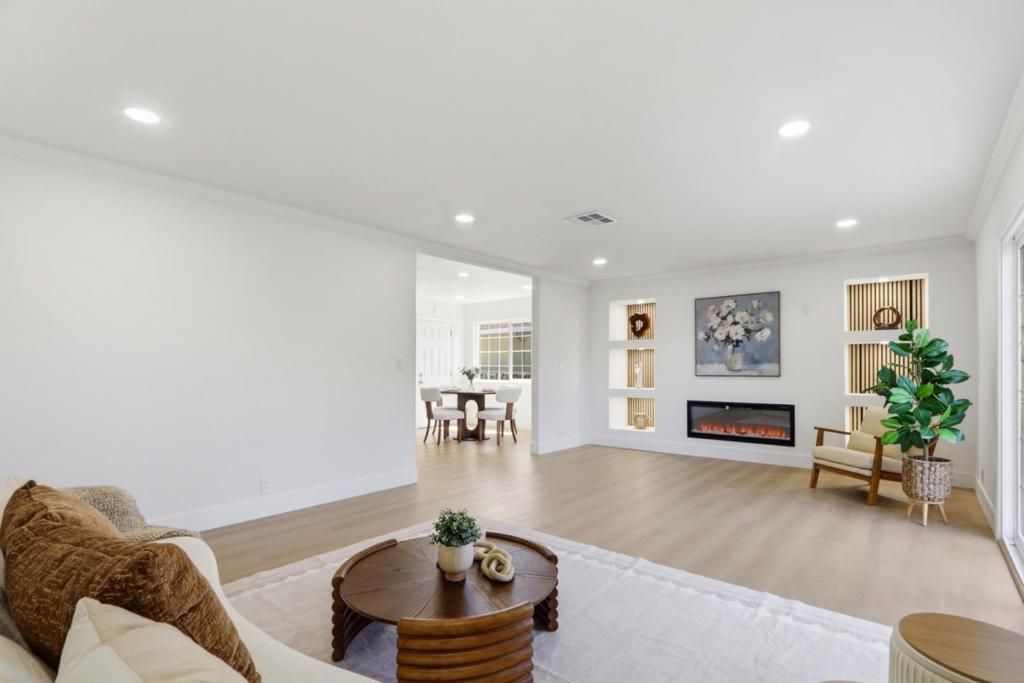 Image 10 of property listing at 321 Mccovey Lane, San Jose, CA 95127