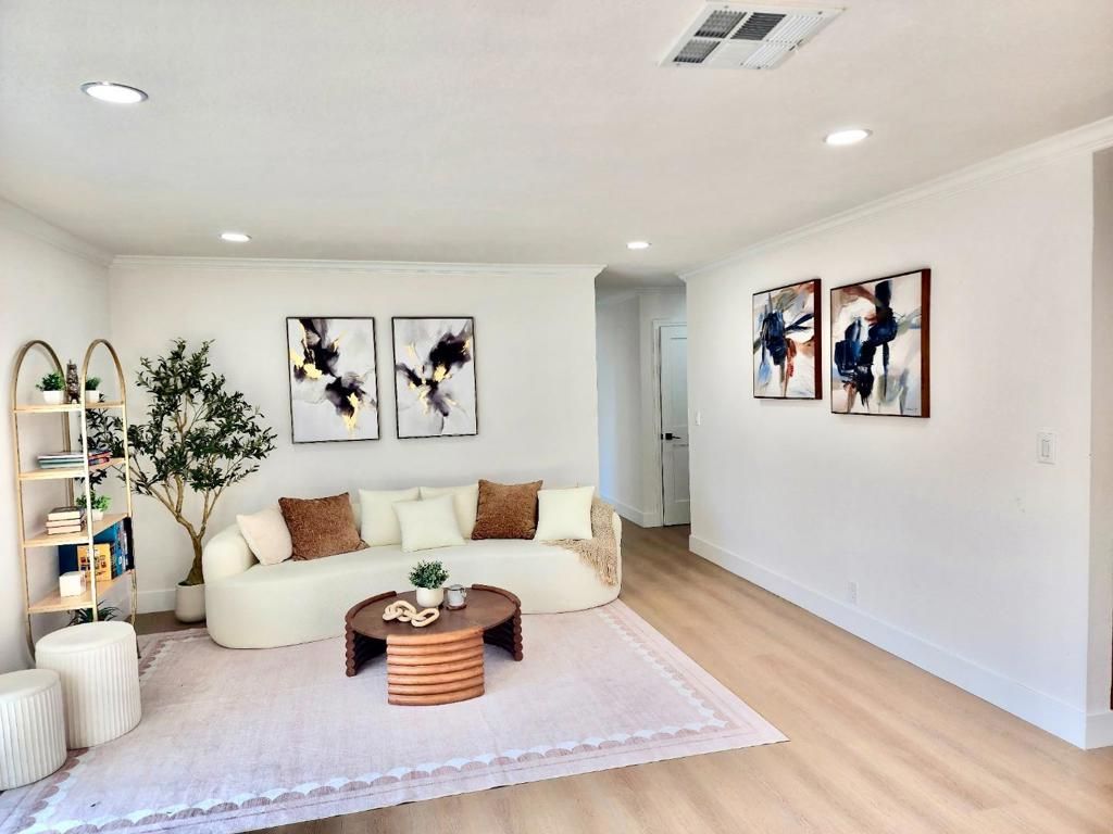 Image 13 of property listing at 321 Mccovey Lane, San Jose, CA 95127