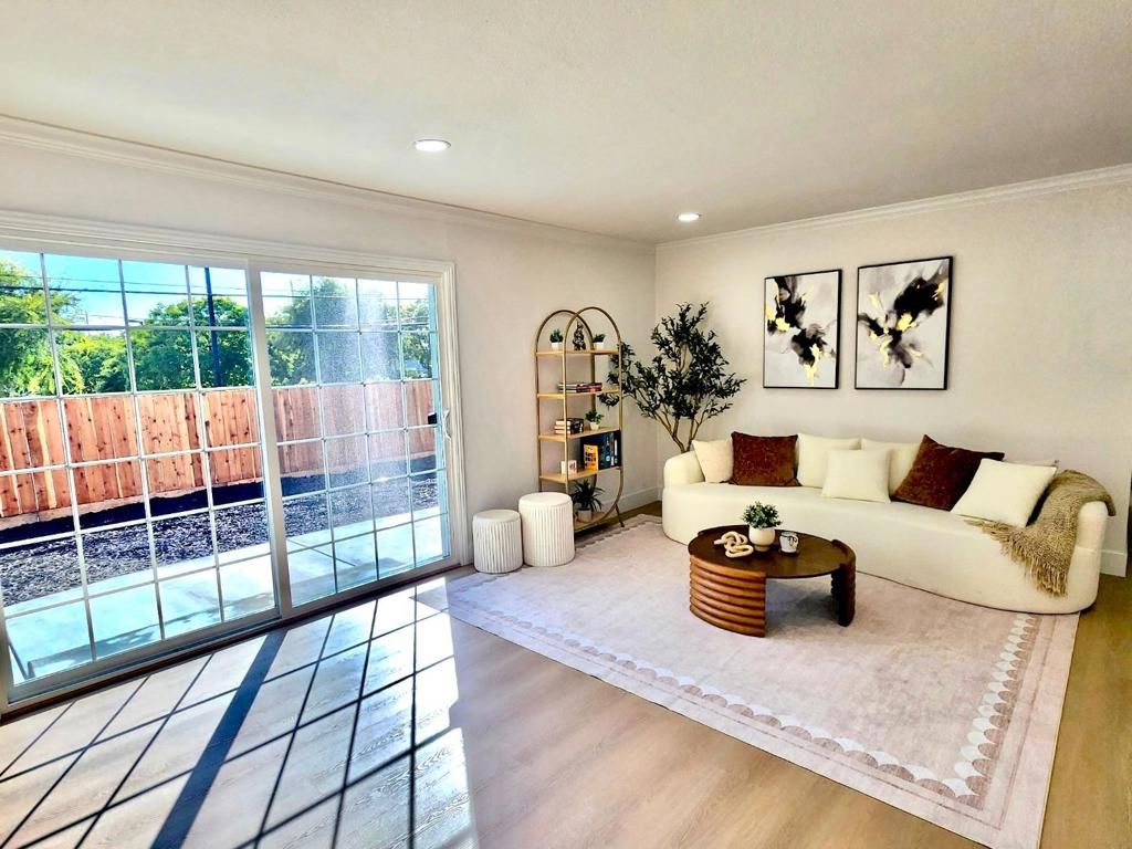 Image 14 of property listing at 321 Mccovey Lane, San Jose, CA 95127