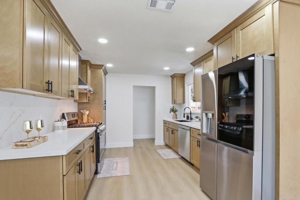 Image 21 of property listing at 321 Mccovey Lane, San Jose, CA 95127