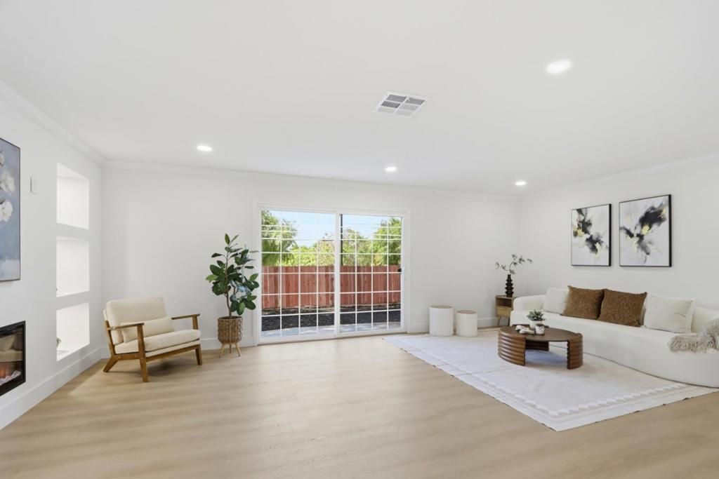Image 8 of property listing at 321 Mccovey Lane, San Jose, CA 95127