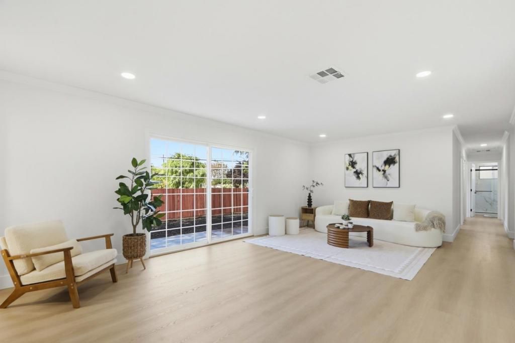 Image 9 of property listing at 321 Mccovey Lane, San Jose, CA 95127