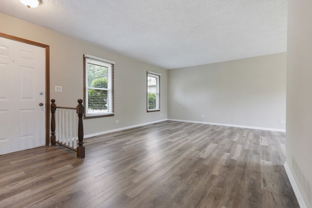 1842 Hawk Lane, Elk Grove Village, IL 60007