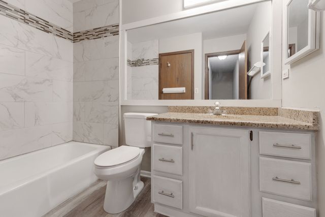 1842 Hawk Lane, Elk Grove Village, IL 60007