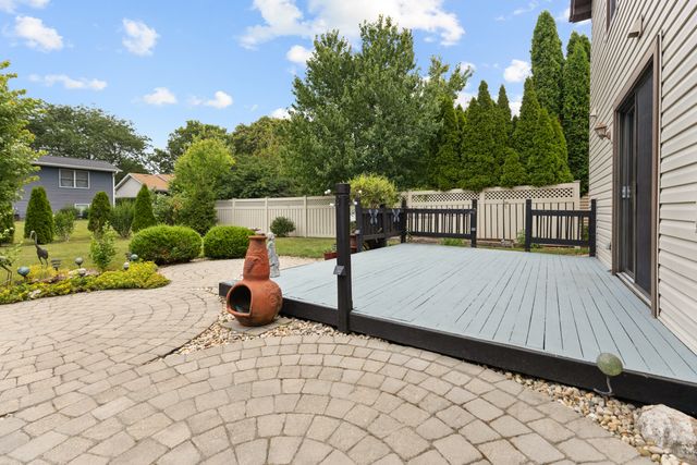 1842 Hawk Lane, Elk Grove Village, IL 60007