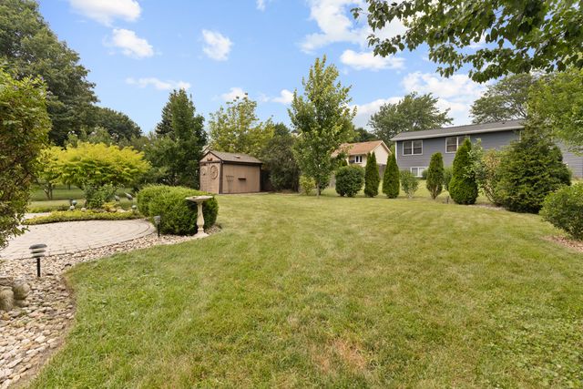 1842 Hawk Lane, Elk Grove Village, IL 60007