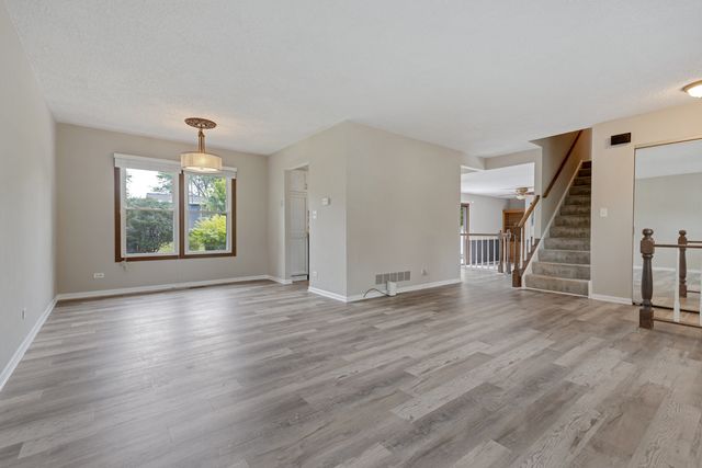 1842 Hawk Lane, Elk Grove Village, IL 60007