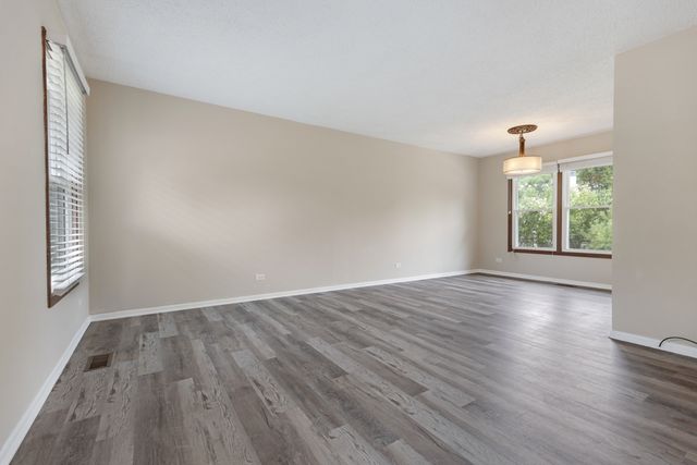1842 Hawk Lane, Elk Grove Village, IL 60007