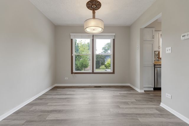 1842 Hawk Lane, Elk Grove Village, IL 60007