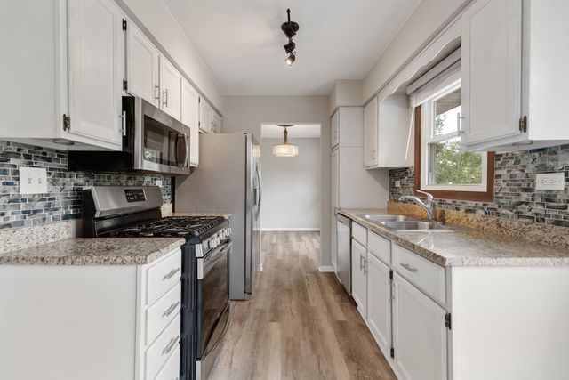 1842 Hawk Lane, Elk Grove Village, IL 60007