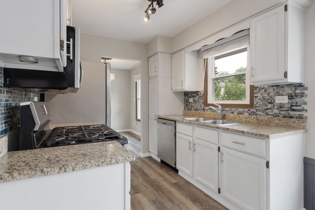 1842 Hawk Lane, Elk Grove Village, IL 60007