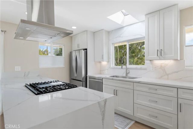 928 Seaside Court, Ventura, CA 93001