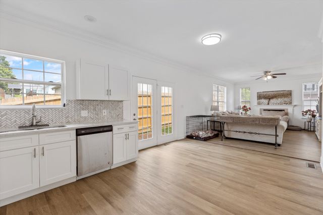 241 Hillside Ln, Lenoir City, TN 37771