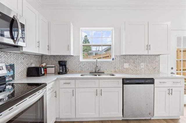 241 Hillside Ln, Lenoir City, TN 37771