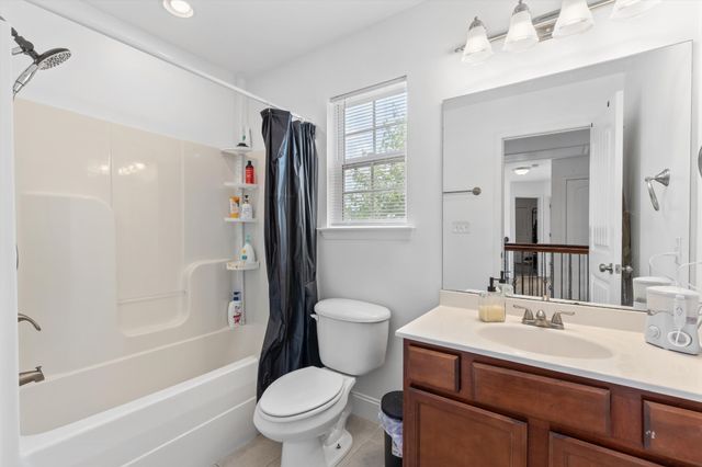 241 Hillside Ln, Lenoir City, TN 37771