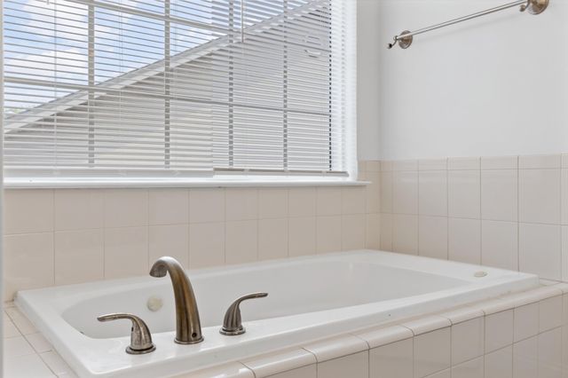 241 Hillside Ln, Lenoir City, TN 37771