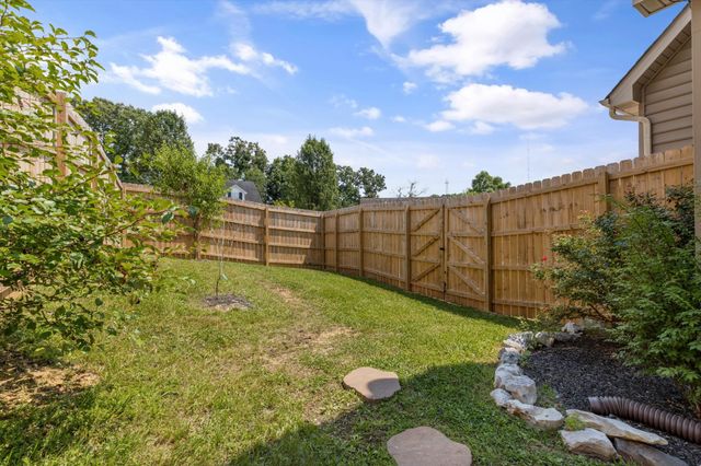 241 Hillside Ln, Lenoir City, TN 37771