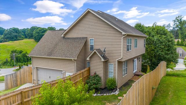 241 Hillside Ln, Lenoir City, TN 37771