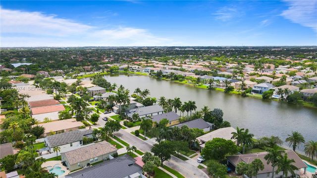 16350 SW 11th St, Pembroke Pines, FL 33027