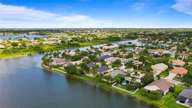 16350 SW 11th St, Pembroke Pines, FL 33027