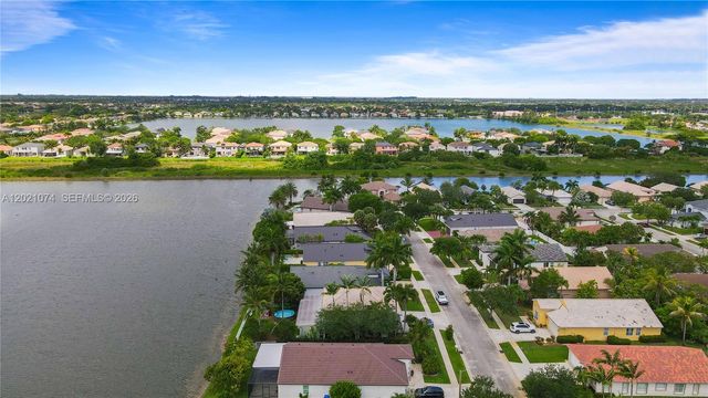 16350 SW 11th St, Pembroke Pines, FL 33027