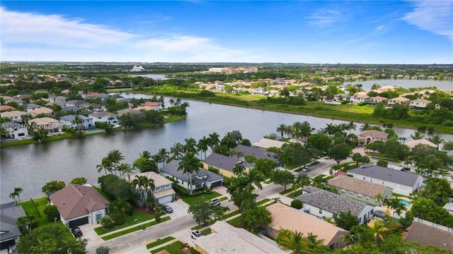 16350 SW 11th St, Pembroke Pines, FL 33027