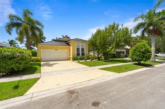 16350 SW 11th St, Pembroke Pines, FL 33027