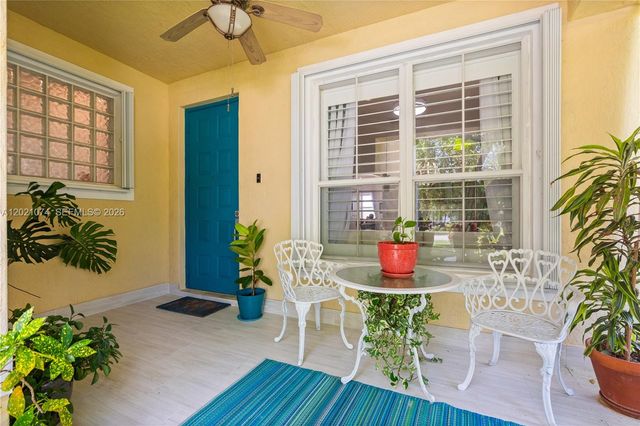 16350 SW 11th St, Pembroke Pines, FL 33027