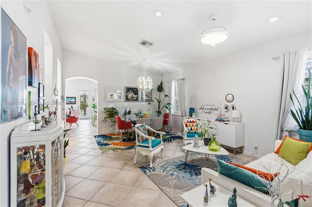 16350 SW 11th St, Pembroke Pines, FL 33027