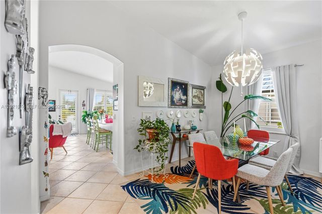 16350 SW 11th St, Pembroke Pines, FL 33027
