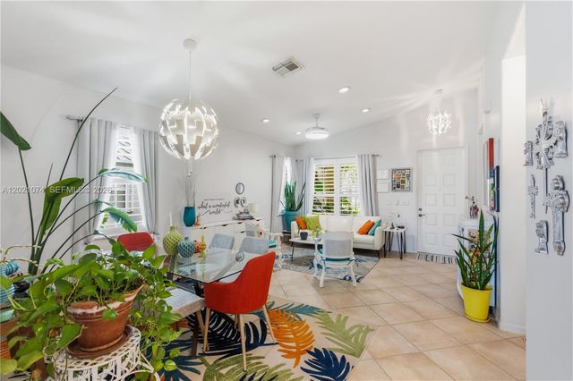 16350 SW 11th St, Pembroke Pines, FL 33027