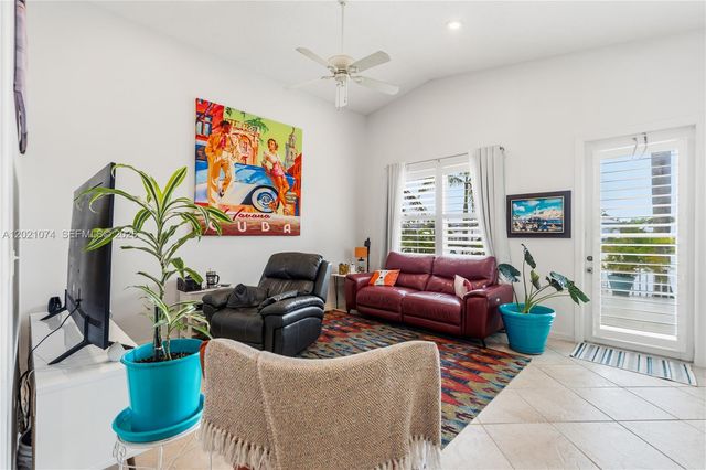 16350 SW 11th St, Pembroke Pines, FL 33027