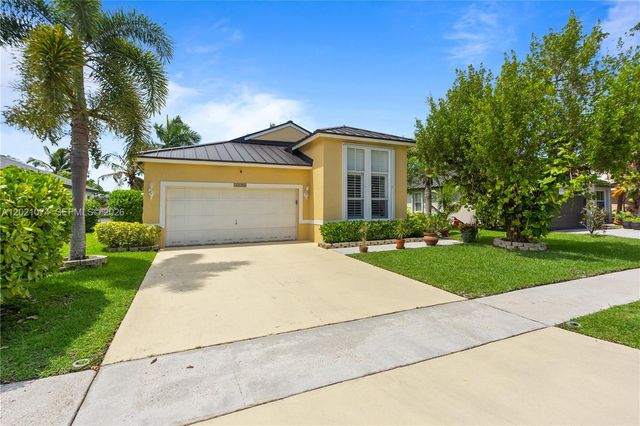 16350 SW 11th St, Pembroke Pines, FL 33027