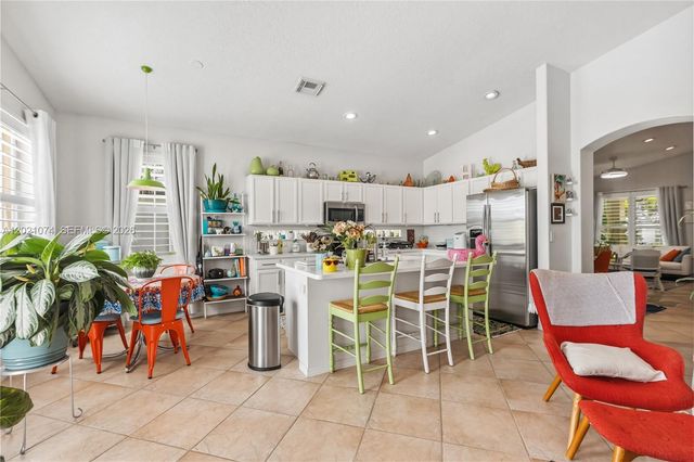 16350 SW 11th St, Pembroke Pines, FL 33027